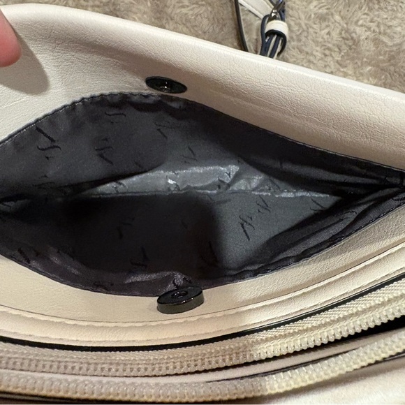 Vera Wang Cross Body Bag Dyed with Gray & White Color - Picture 12 of 16